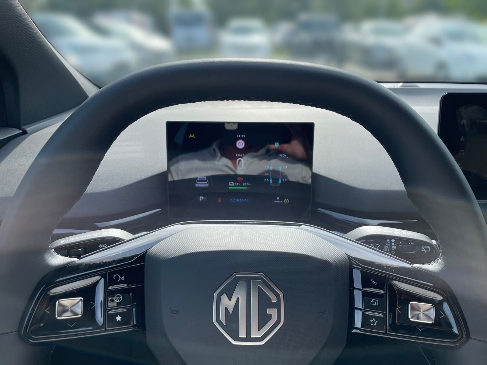 MG MG4 XPOWER 4x4 64 kWh 435PS Track-Mode-Display