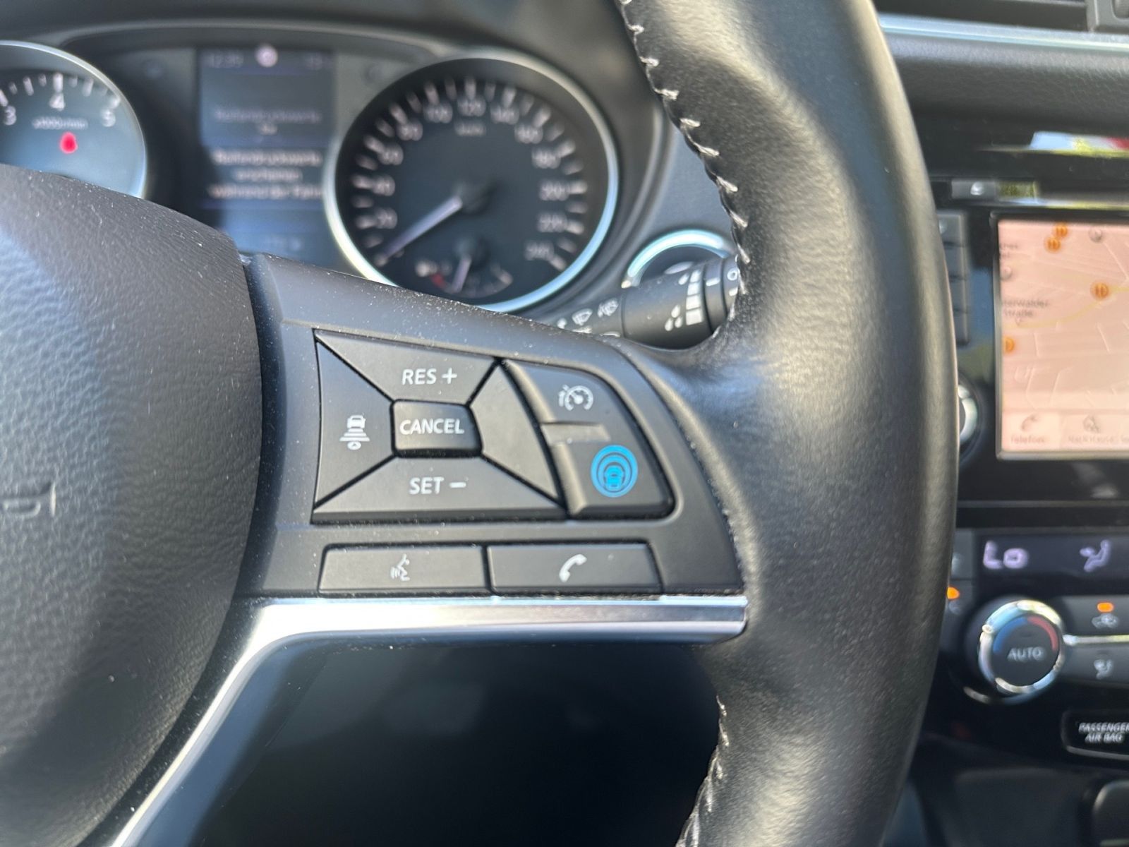 Nissan Qashqai 1.3 AT DIG-T Tekna 360°*PANO*NAVI*Bluet.