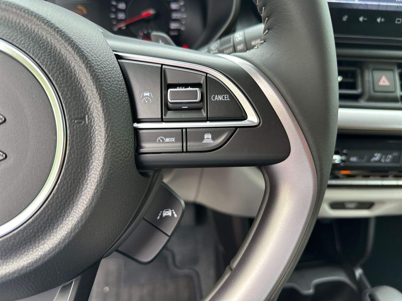 SUZUKI SWIFT COMFORT+ 1,2 AT HYBRID Navi Cam SHZ