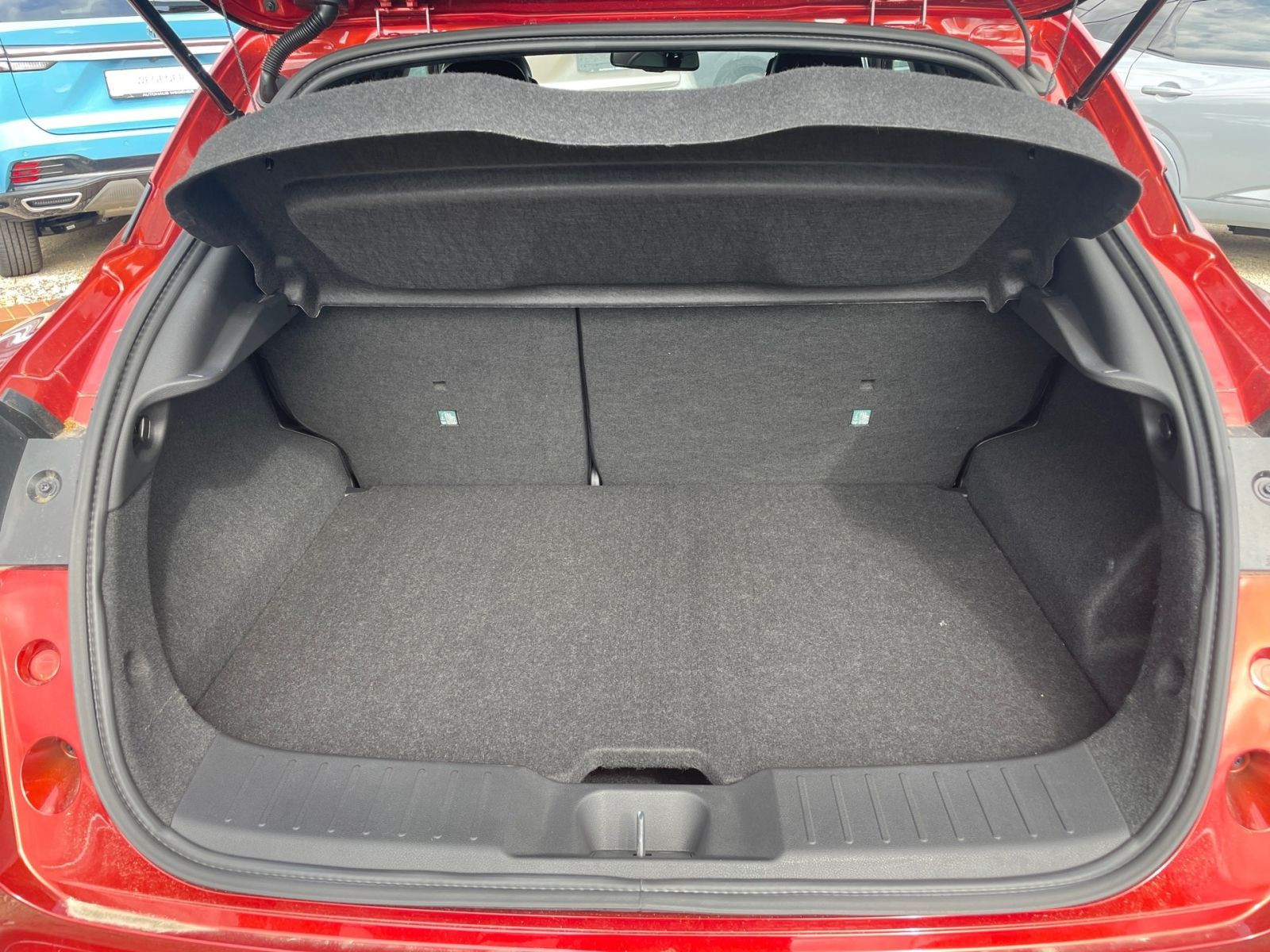 Nissan JUKE TEKNA 1.6 Hybrid 4AMT BOSE 360°KAMERA 19"LM