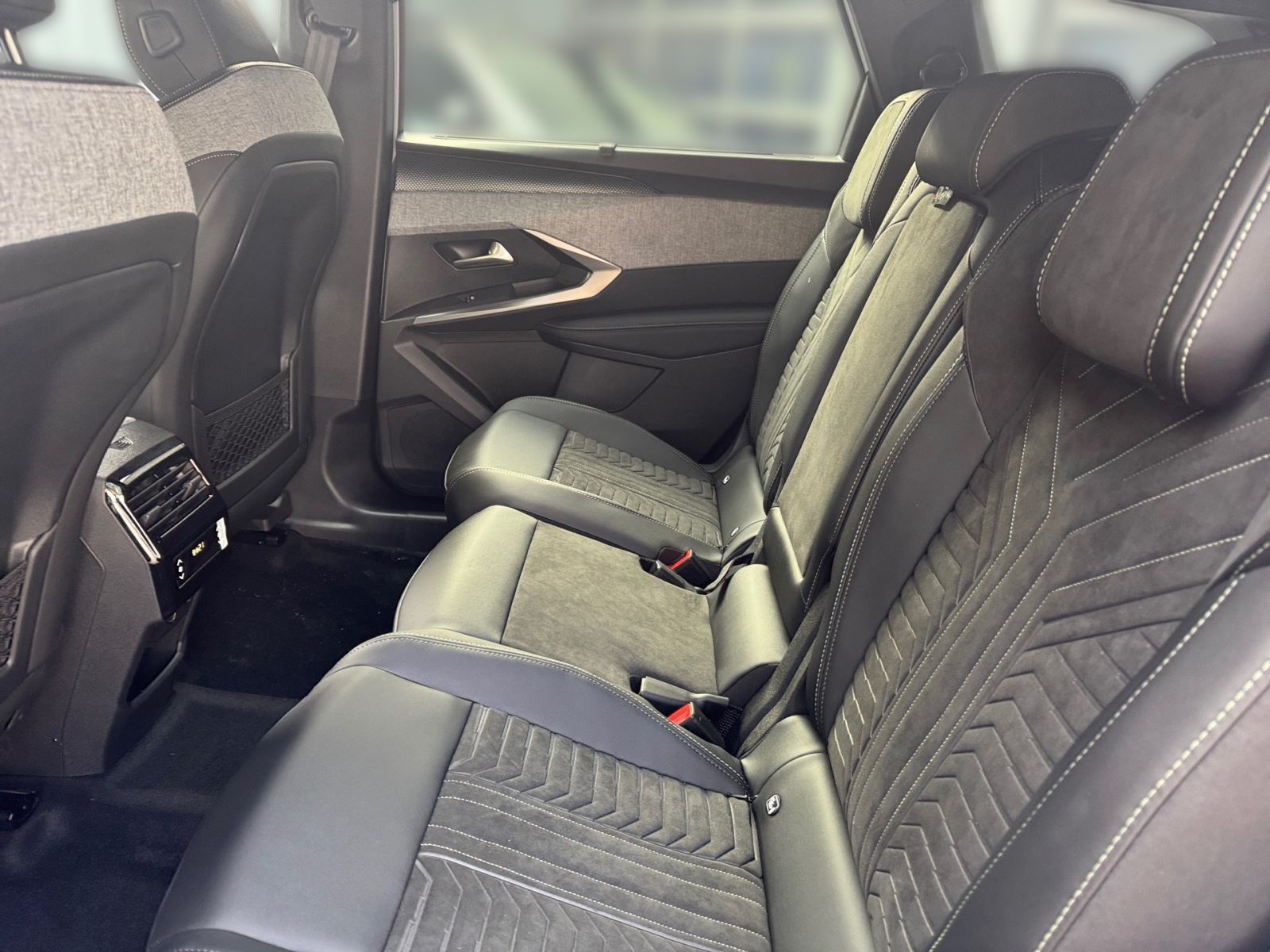 PEUGEOT 5008 GT Hybrid 145 e-DSC *Kamera*21"Curved*Air*