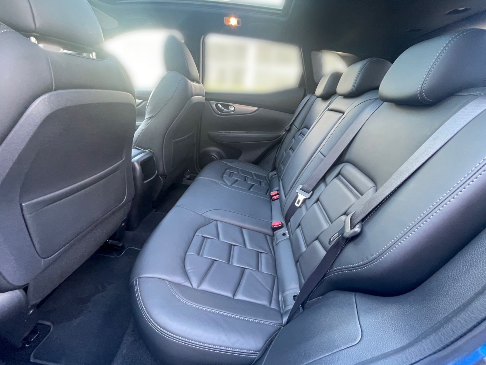 NISSAN Qashqai 1.3 TEKNA Autom.*Navi*Winterpaket*Pano