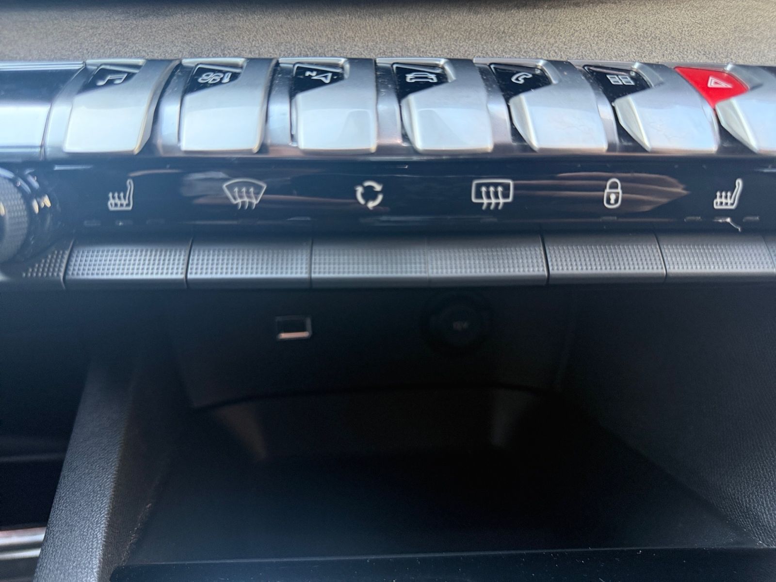 PEUGEOT 5008 GT PURETECH 130 EAT8 NAVI KAMERA SHZ