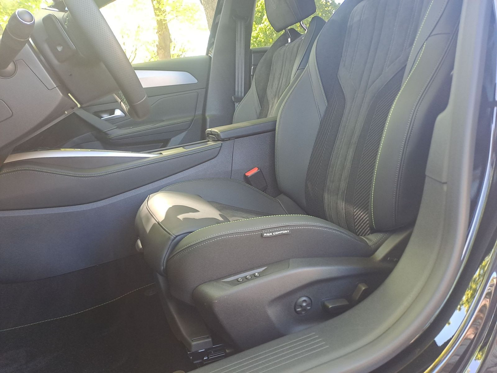 Peugeot 408 GT Exclusive Plug-In Hybrid 240 e-DSC7
