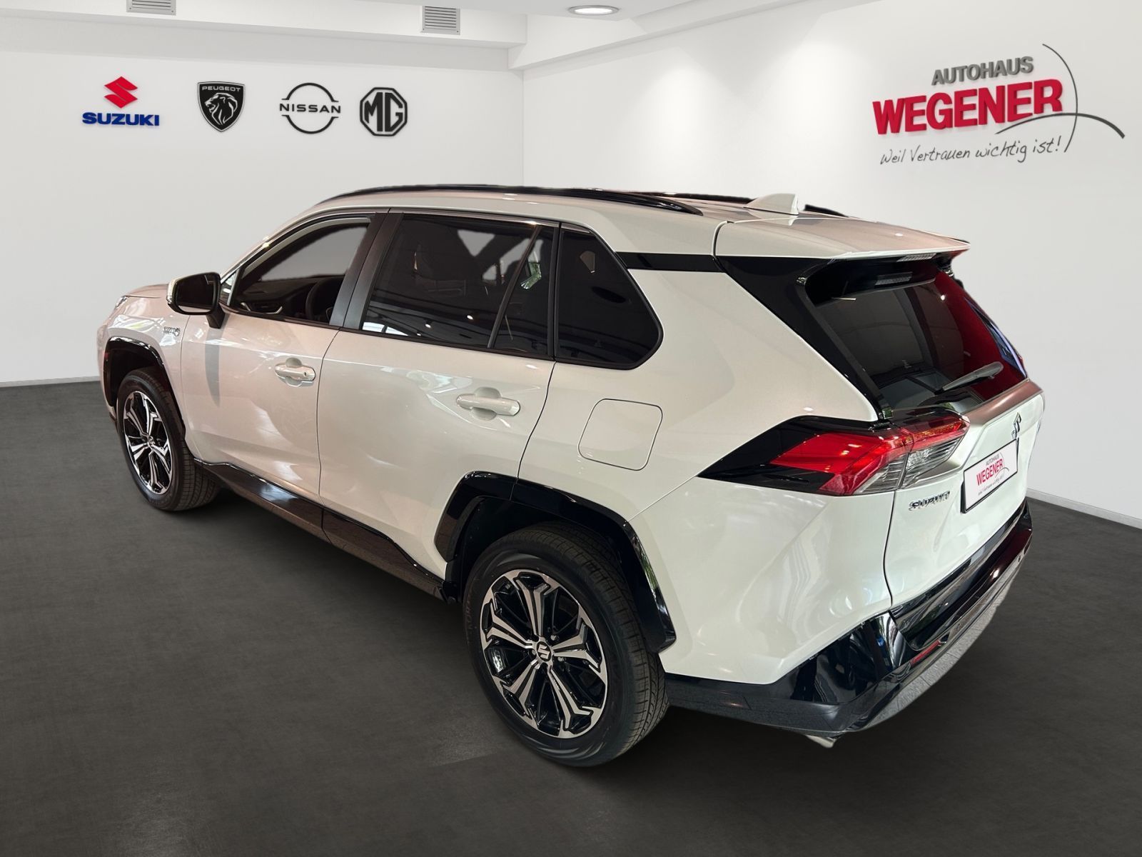 SUZUKI ACROSS PLUG IN COMFORT+AT+ACC+CARPLAY+LED+KAMERA