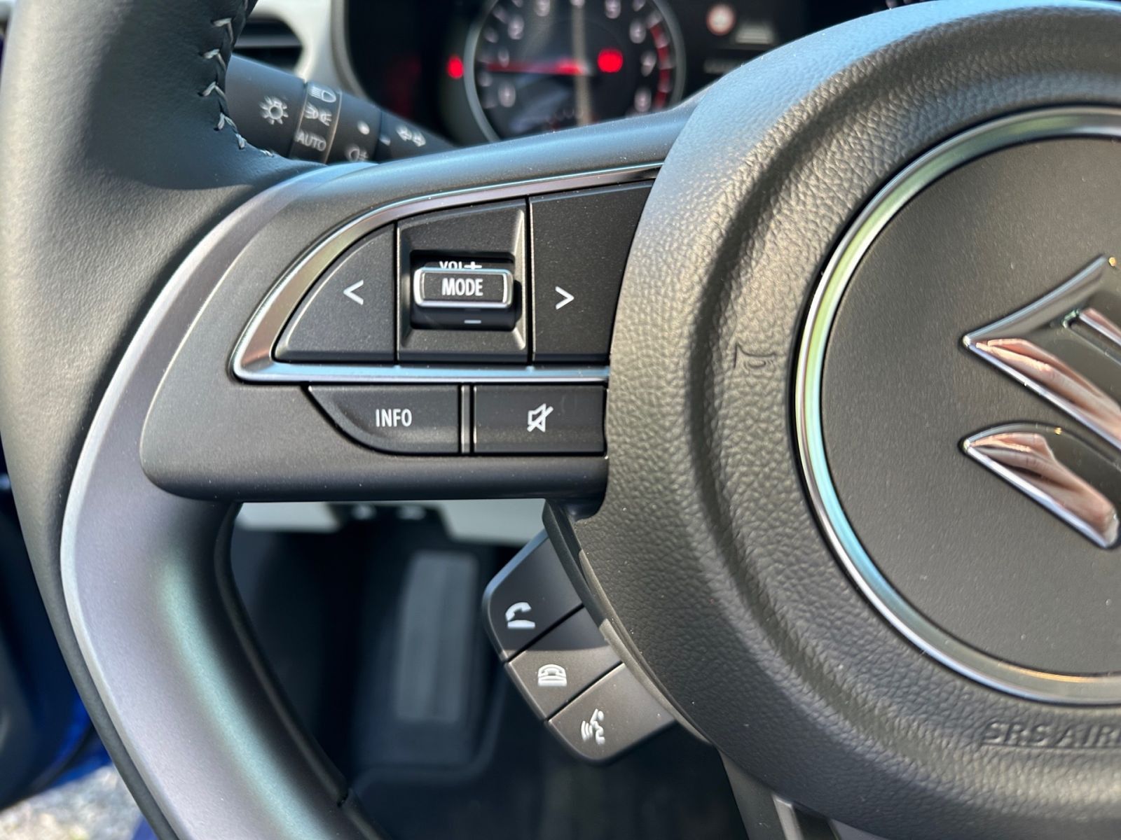 SUZUKI SWIFT COMFORT+ HYBRID Navi SHZ Kamera