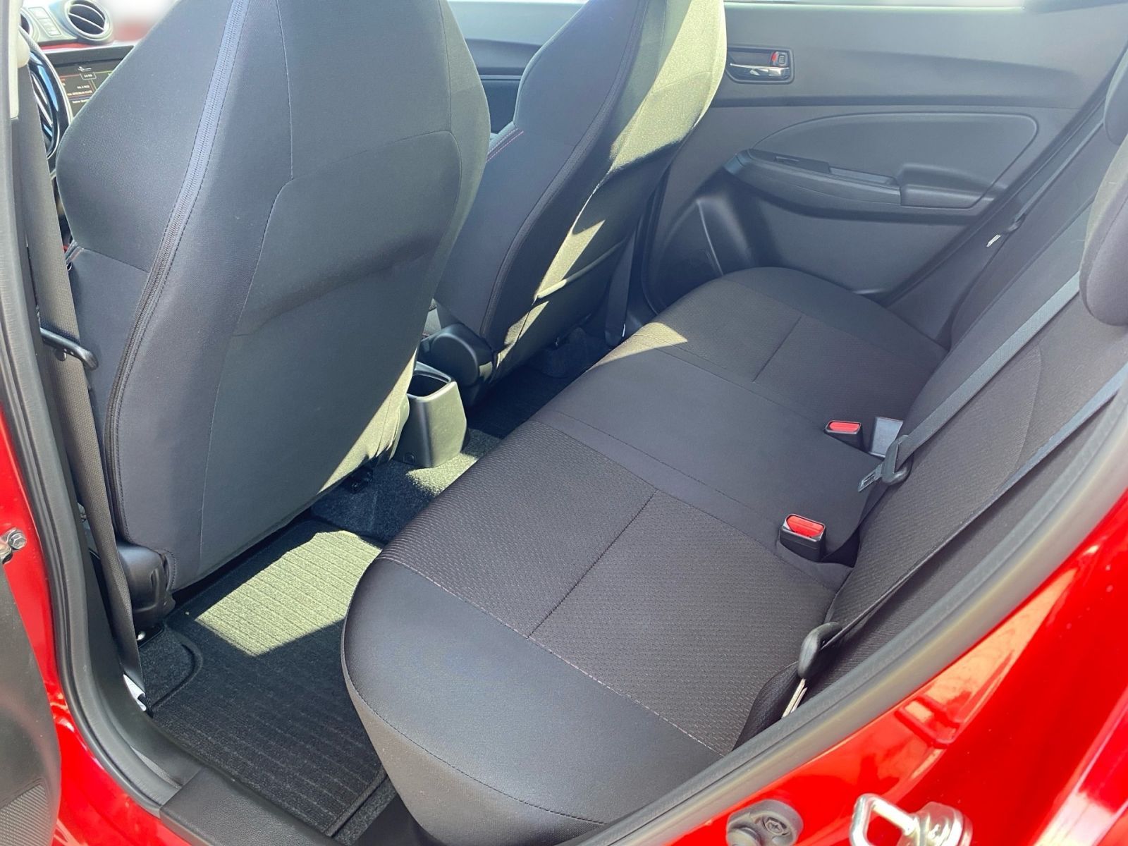 SUZUKI Swift 1.4 SPORT HYBRID SHZ*NAVI*PDC*CAM*KEYLESS