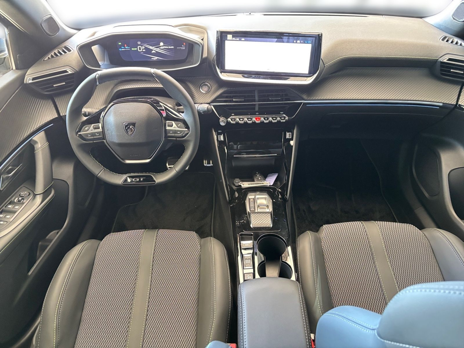 Peugeot 2008 E GT Elektromotor 156 54kwH *Kamera*