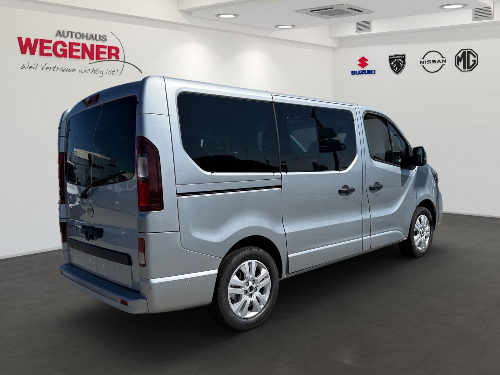 Nissan Primastar Kombi 9 L1H1 2,8T CAM*Navi*PDC*CarPlay