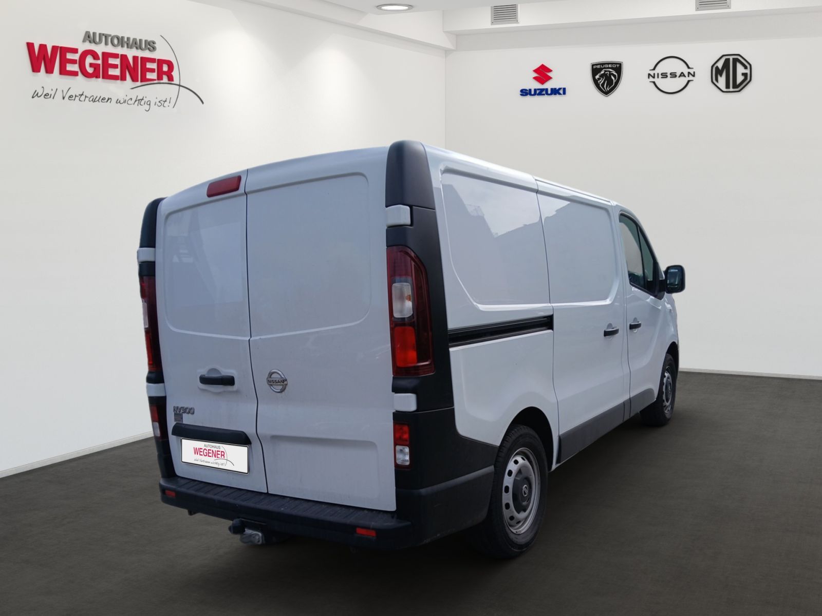 NISSAN NV300 2.0 dCi 120 PRO + AHK