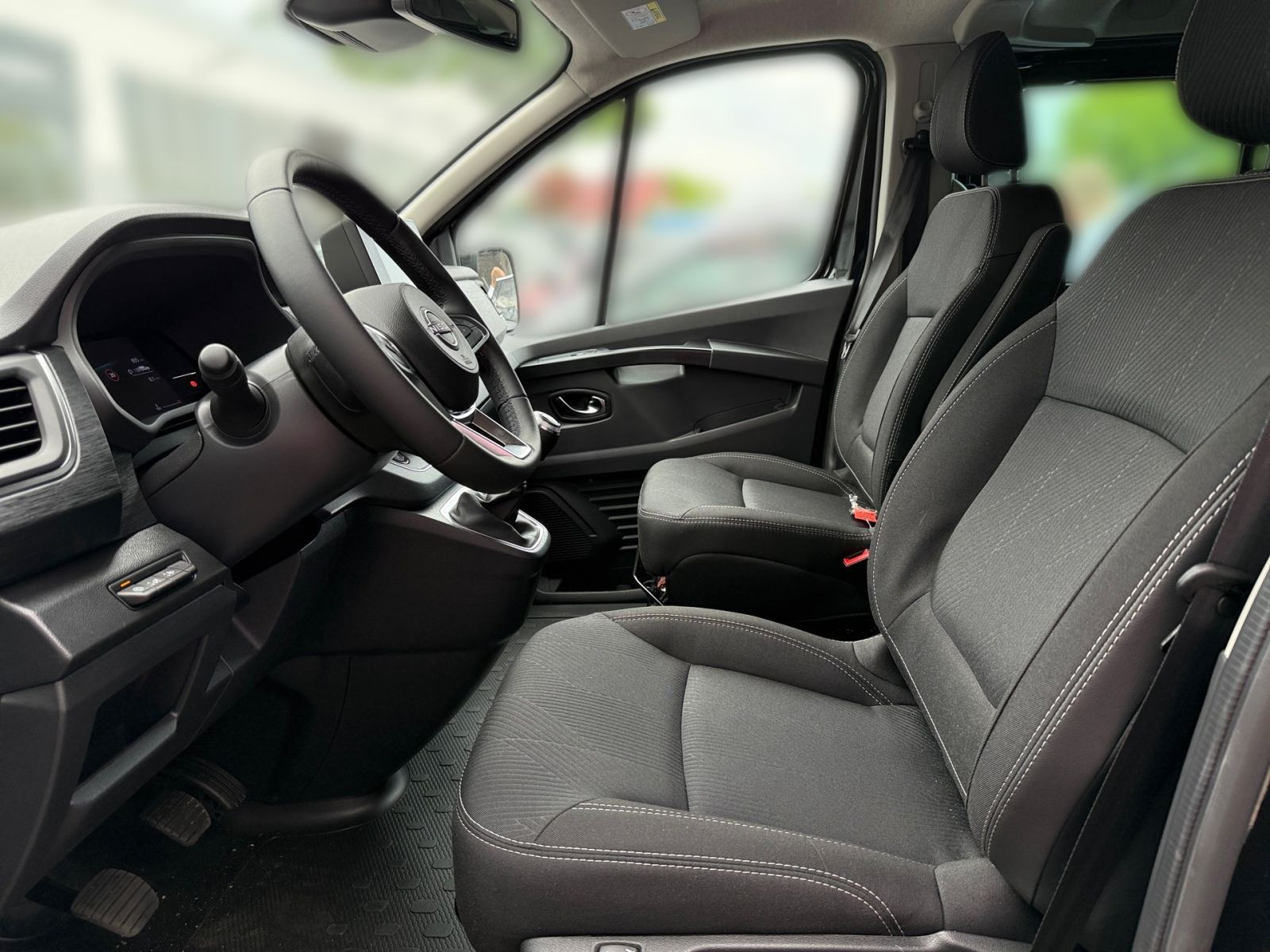 Nissan Primastar Kombi9 L1H1 2,8t dci150 MT TEKNA 2ST HK BES+ Design
