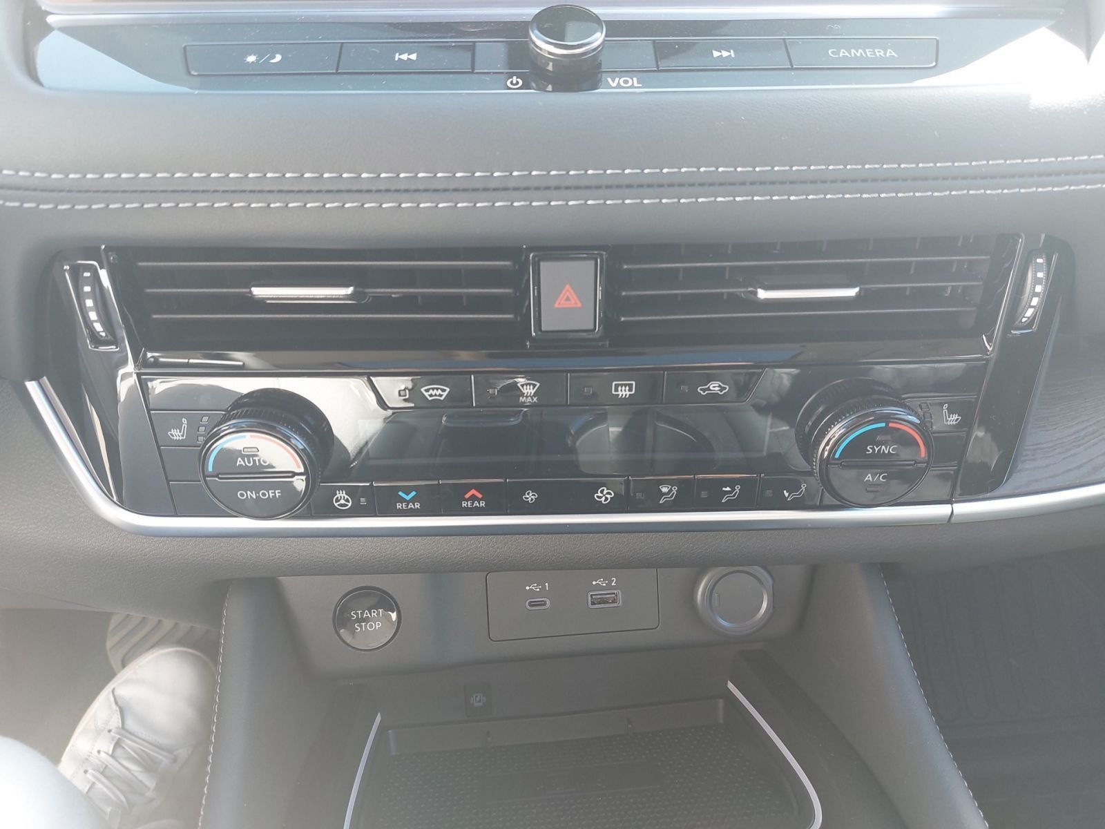 NISSAN X-TRAIL Tekna+ 1,5 AT - TAXI SHZ PANO HUD