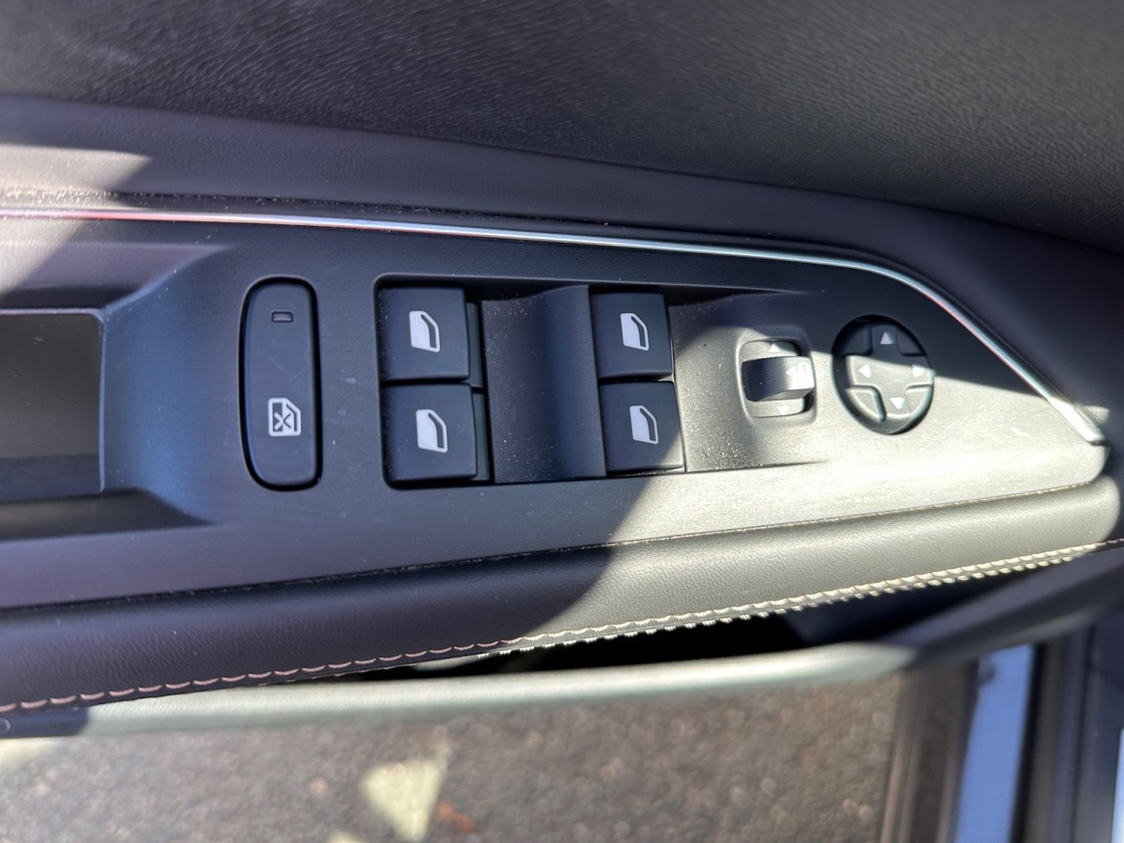 PEUGEOT 3008 GT-LINE 1.6 AHK*Pano*360°*NAVI*Sound*CAM