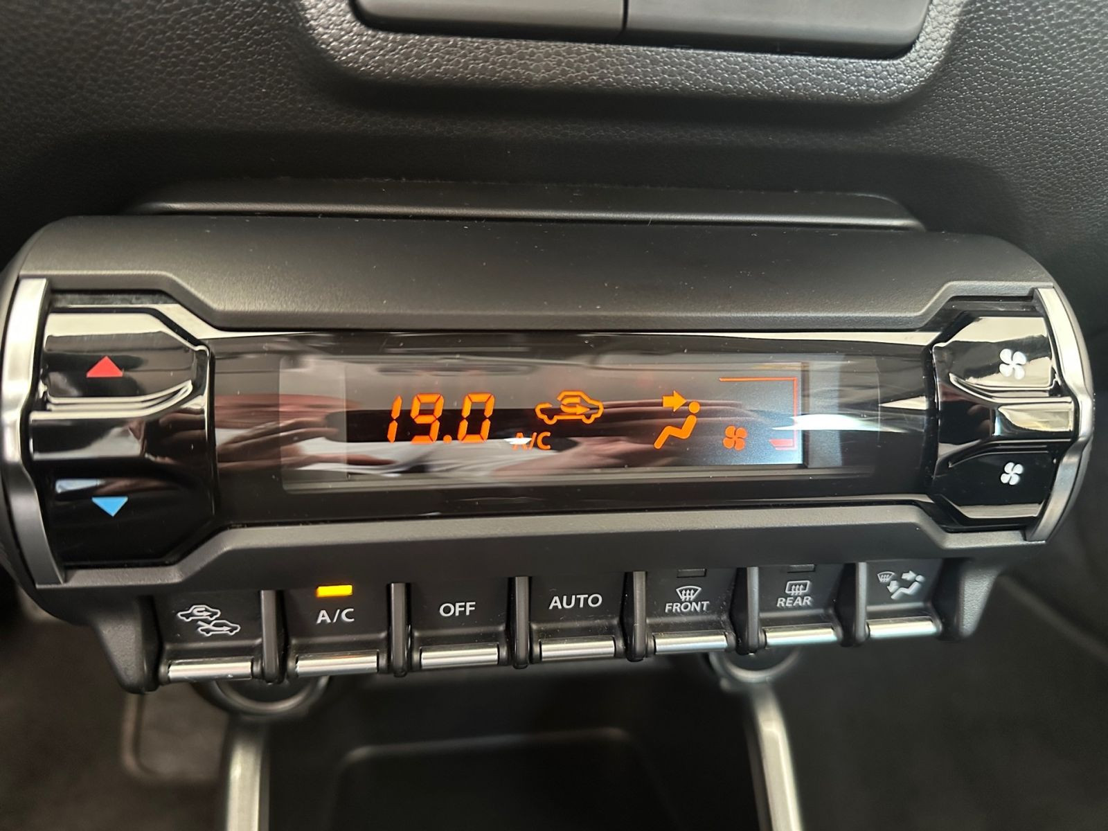 Suzuki Ignis Comfort+ Hybrid 1.2 MT NAVI*CAM*SHZ