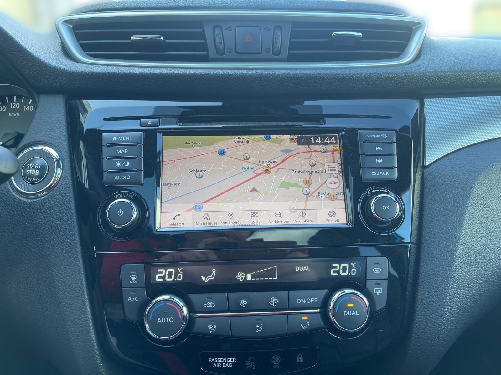 NISSAN Qashqai 1.3 TEKNA Autom.*Navi*Winterpaket*Pano