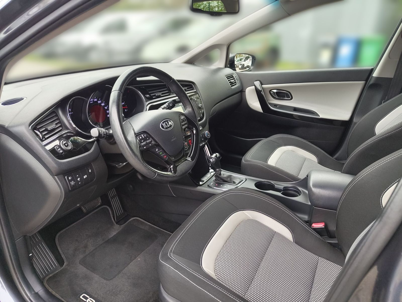 KIA CEE'D 1.6 GDI AT Spirit NAVI GRA PDC CAM SHZ LHZ