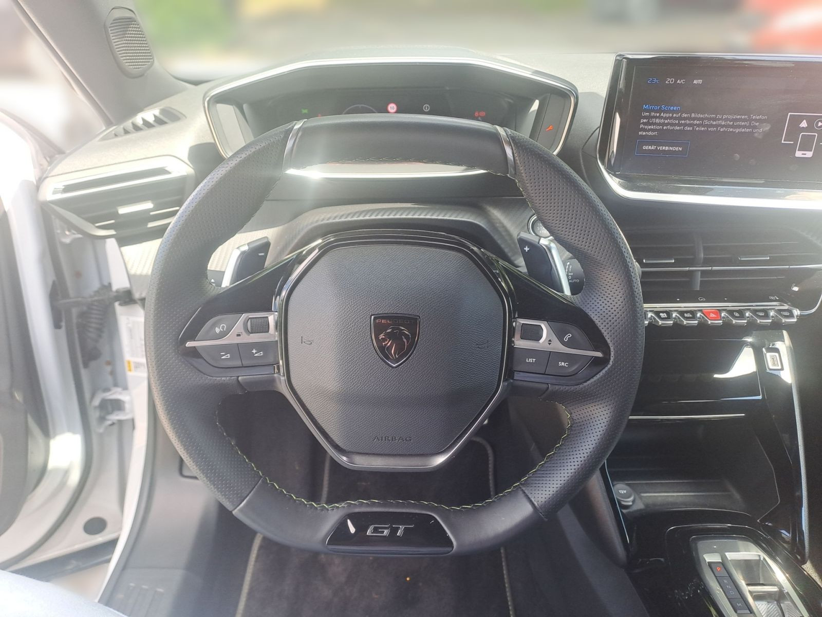 Peugeot 2008 1.2 GT AT Navi Leder Shz 1.Hand Allwetter