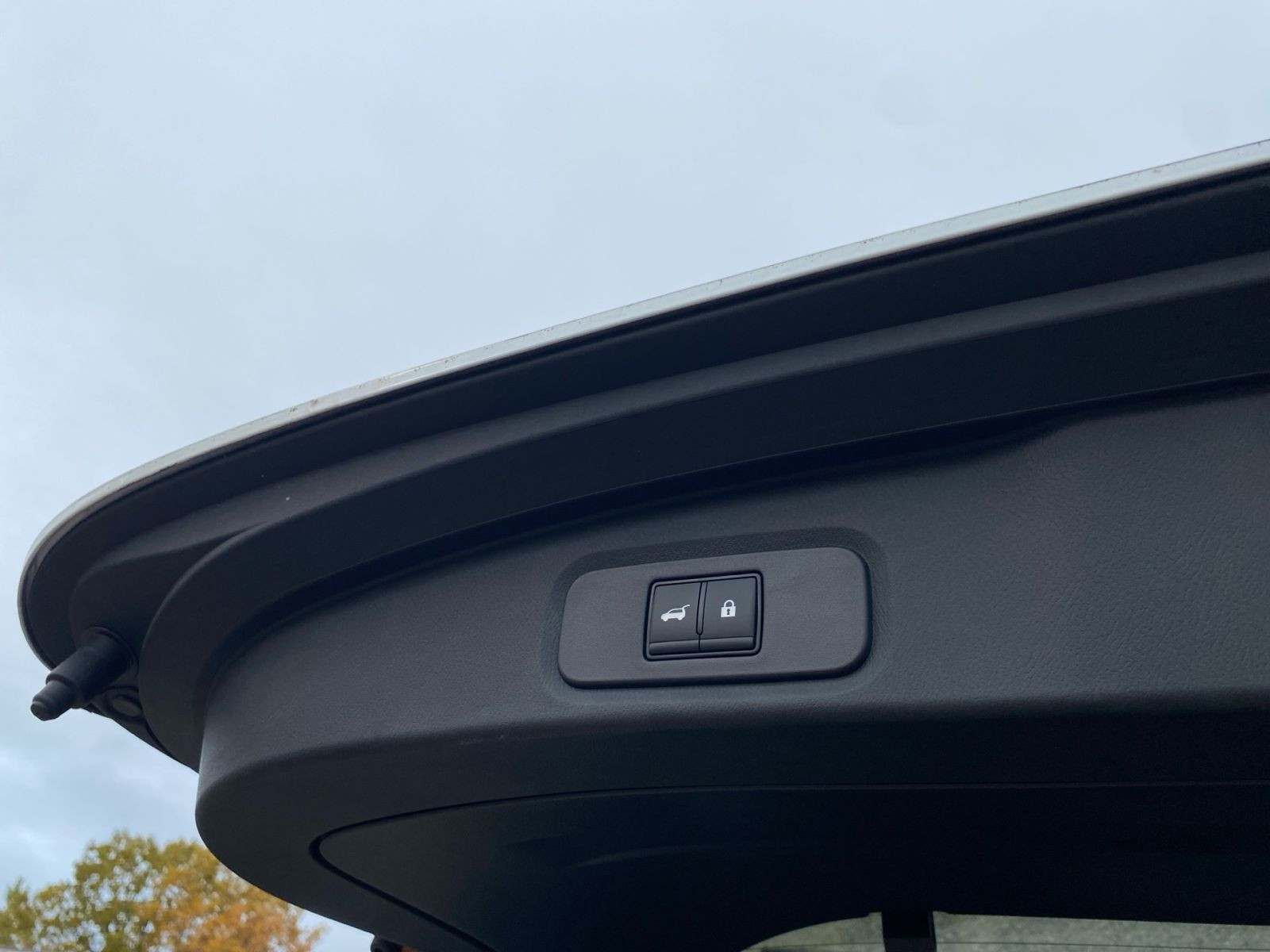 Nissan QASHQAI TEKNA AT MHEV 2 Farben
