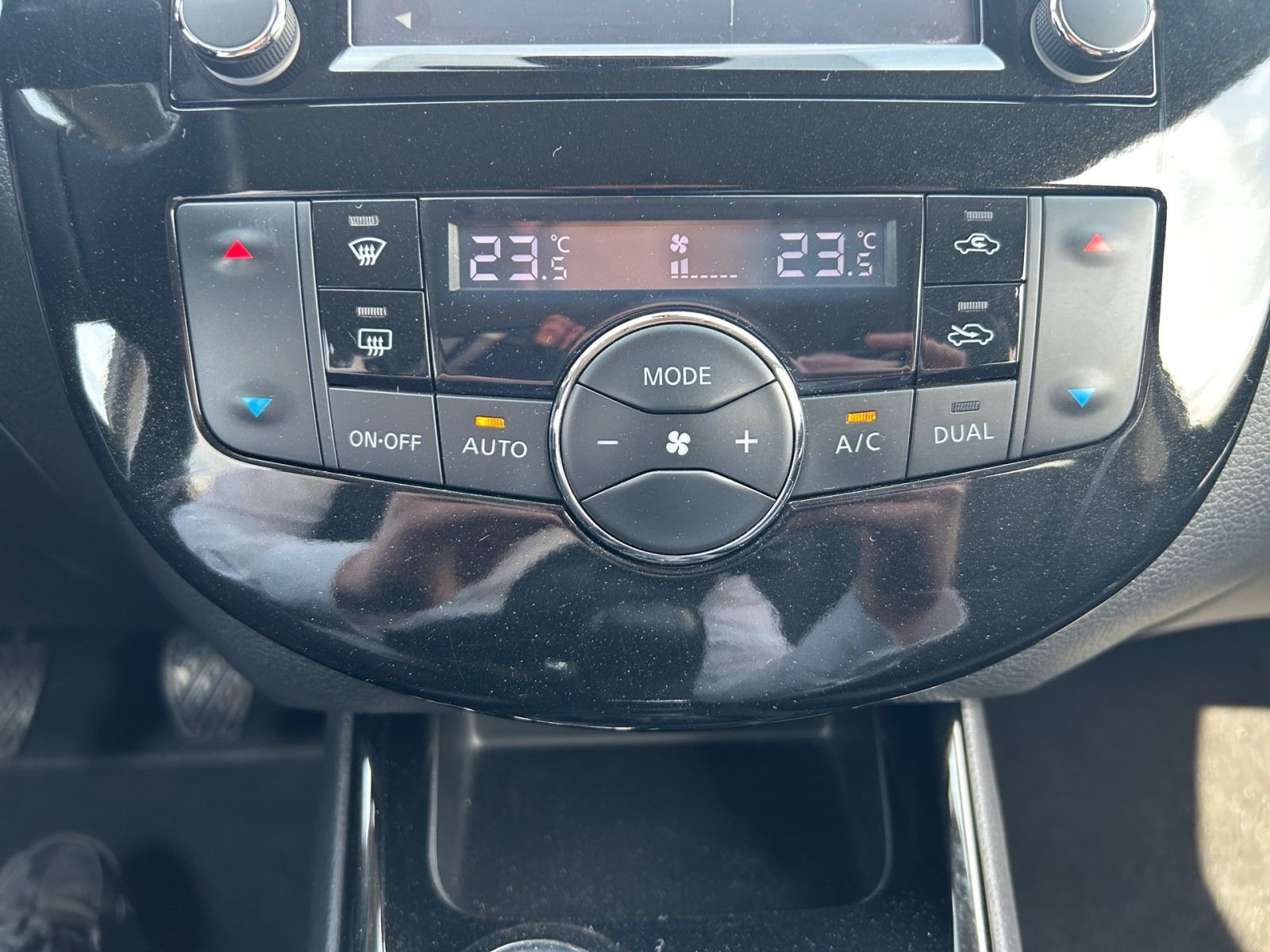 Nissan Pulsar TEKNA*NAVI*KLIMA*STANDHEIZUNG*8-FACHB*360°
