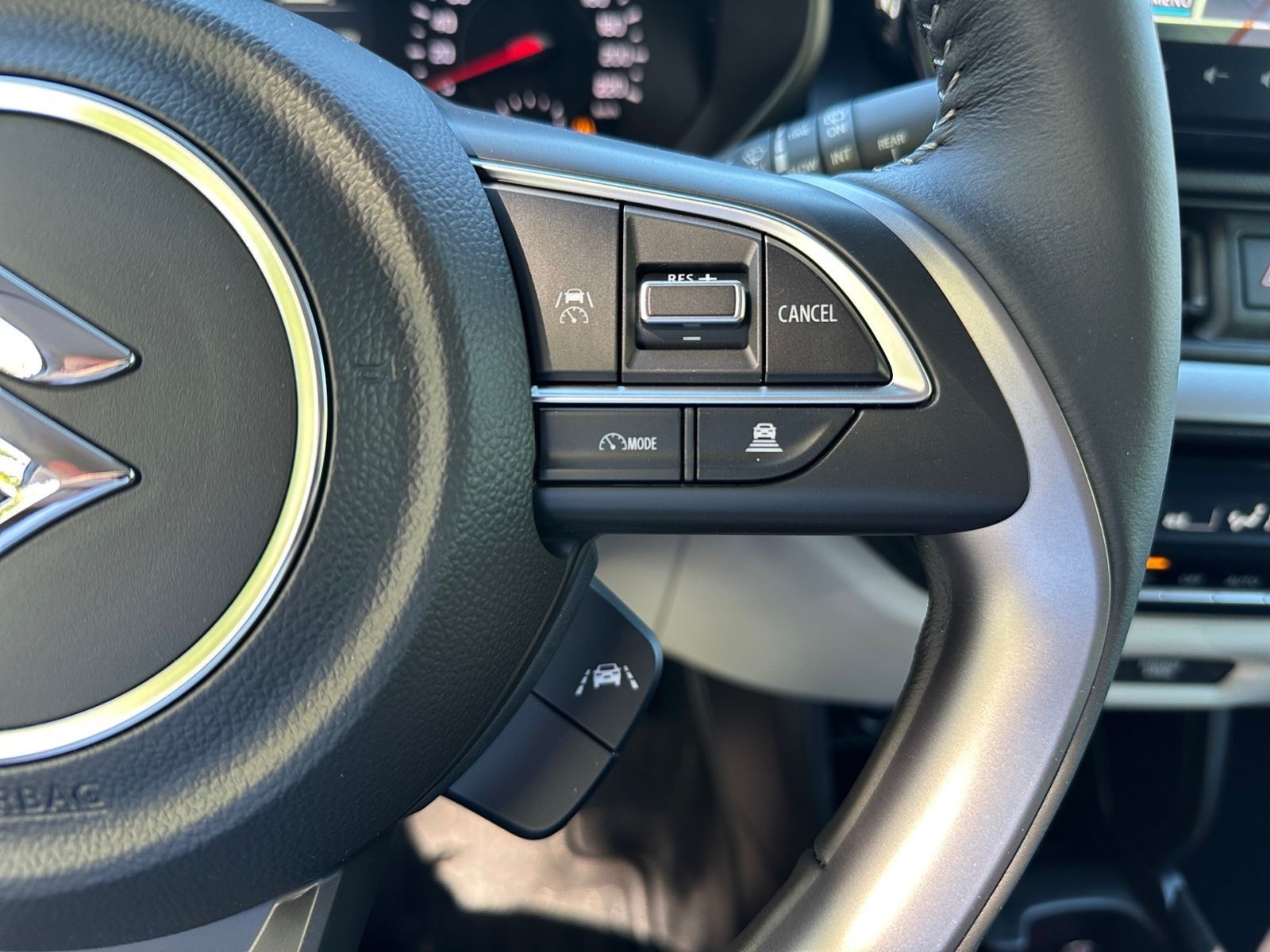 SUZUKI SWIFT COMFORT+ HYBRID Navi SHZ Kamera