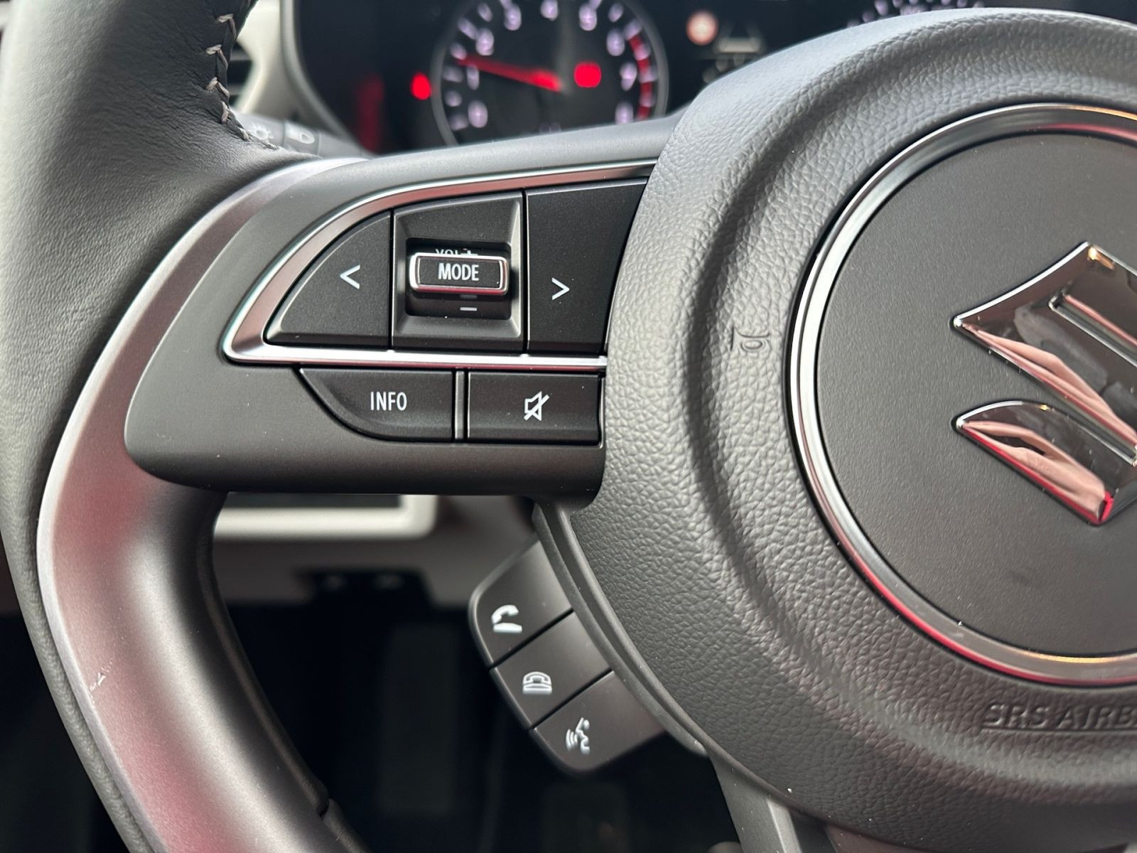 Suzuki SWIFT COMFORT HYBRID LED+ACC+NAVI+KAMERA+SITZHZ+
