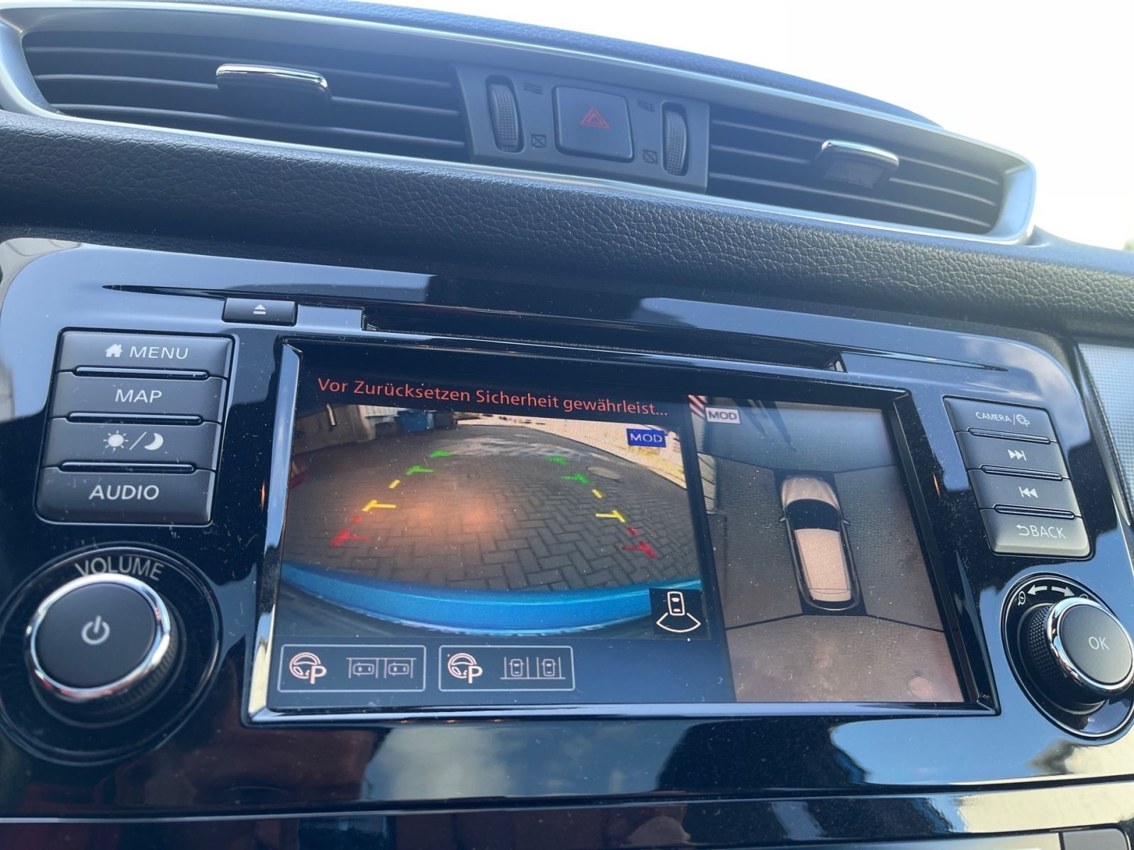 NISSAN Qashqai 1.3 TEKNA Autom.*Navi*Winterpaket*Pano