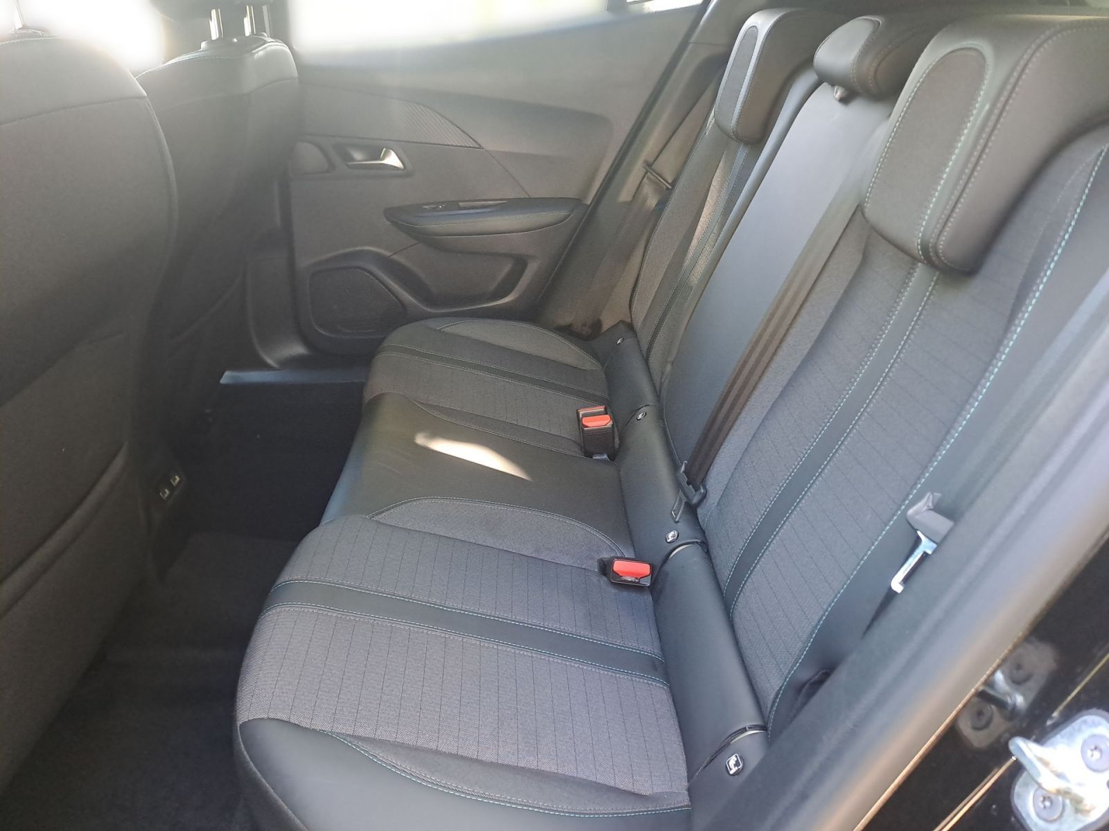 PEUGEOT 2008 1.2 Allure 130 EAT CAM*DAB+*LED