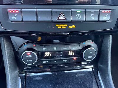 Infiniti Q30 T 2.0 AT AWD LED NAVI KAM SITZHEIZUNG BOSE Sport