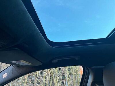 Infiniti Q30 T 2.0 AT AWD LED NAVI KAM SITZHEIZUNG BOSE Sport