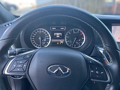 Infiniti Q30 T 2.0 AT AWD LED NAVI KAM SITZHEIZUNG BOSE Sport