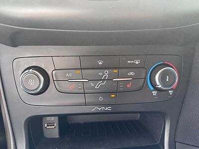 Ford FOCUS EcoBoost 1.5 Turnier *SHZ*PDC*NAVI* Business